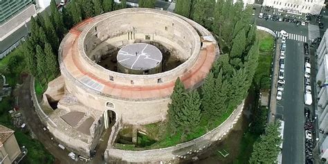  Il Mausoleo di Raguel: Un Ritratto Monumentale del Potere Imperiale!